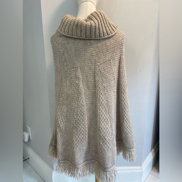 Iperico Italian alpaca blend cable knit cowl turtleneck fringe pullover cape - Picture 4 of 9